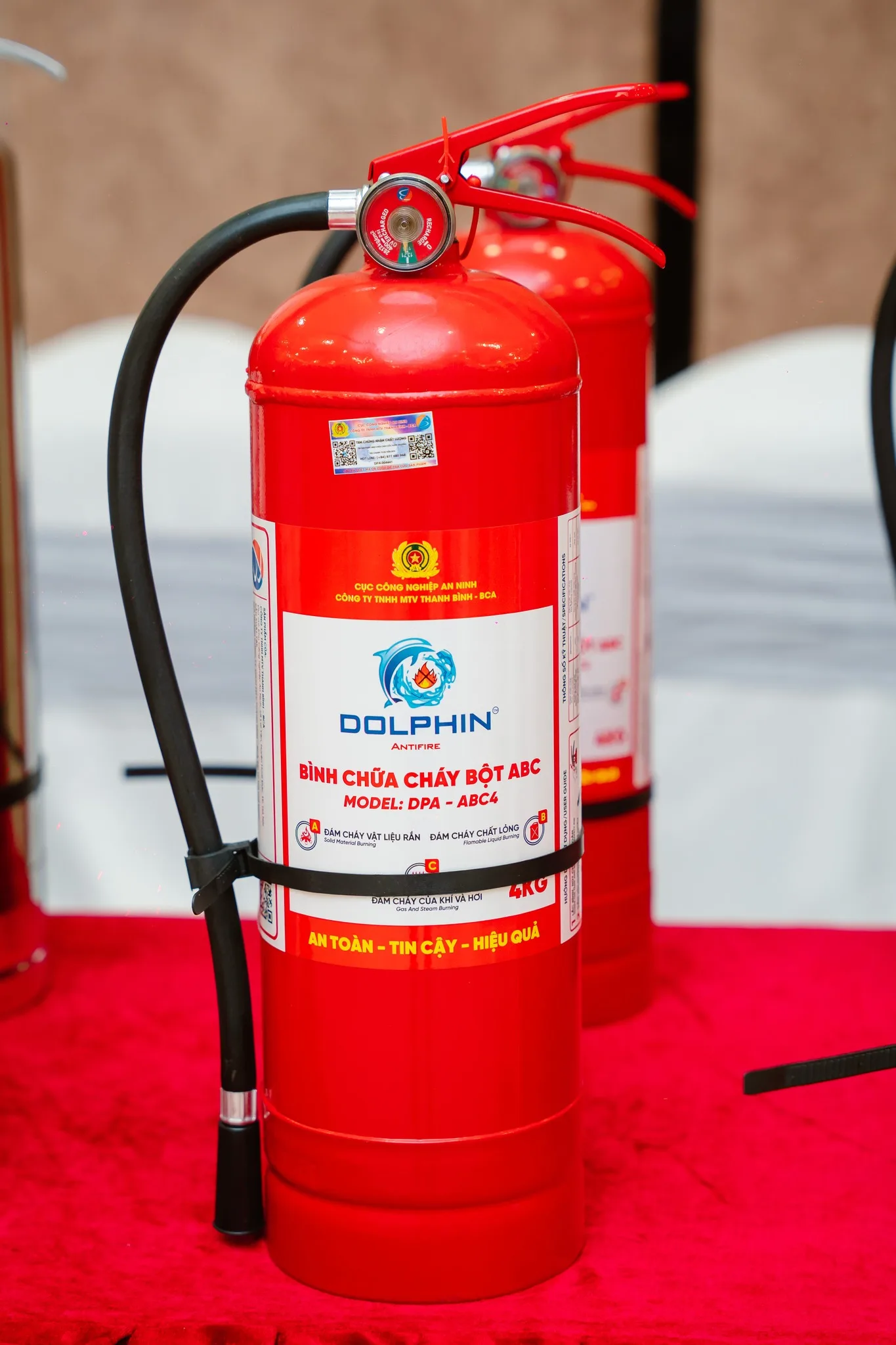Bình chữa cháy bột ABC 4kg Dolphin DPA-ABC4 (Bộ Công An)